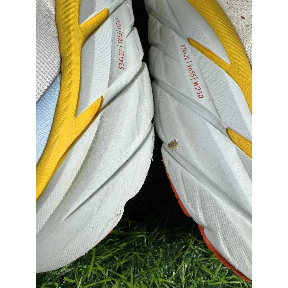 Hoka One One hoka one